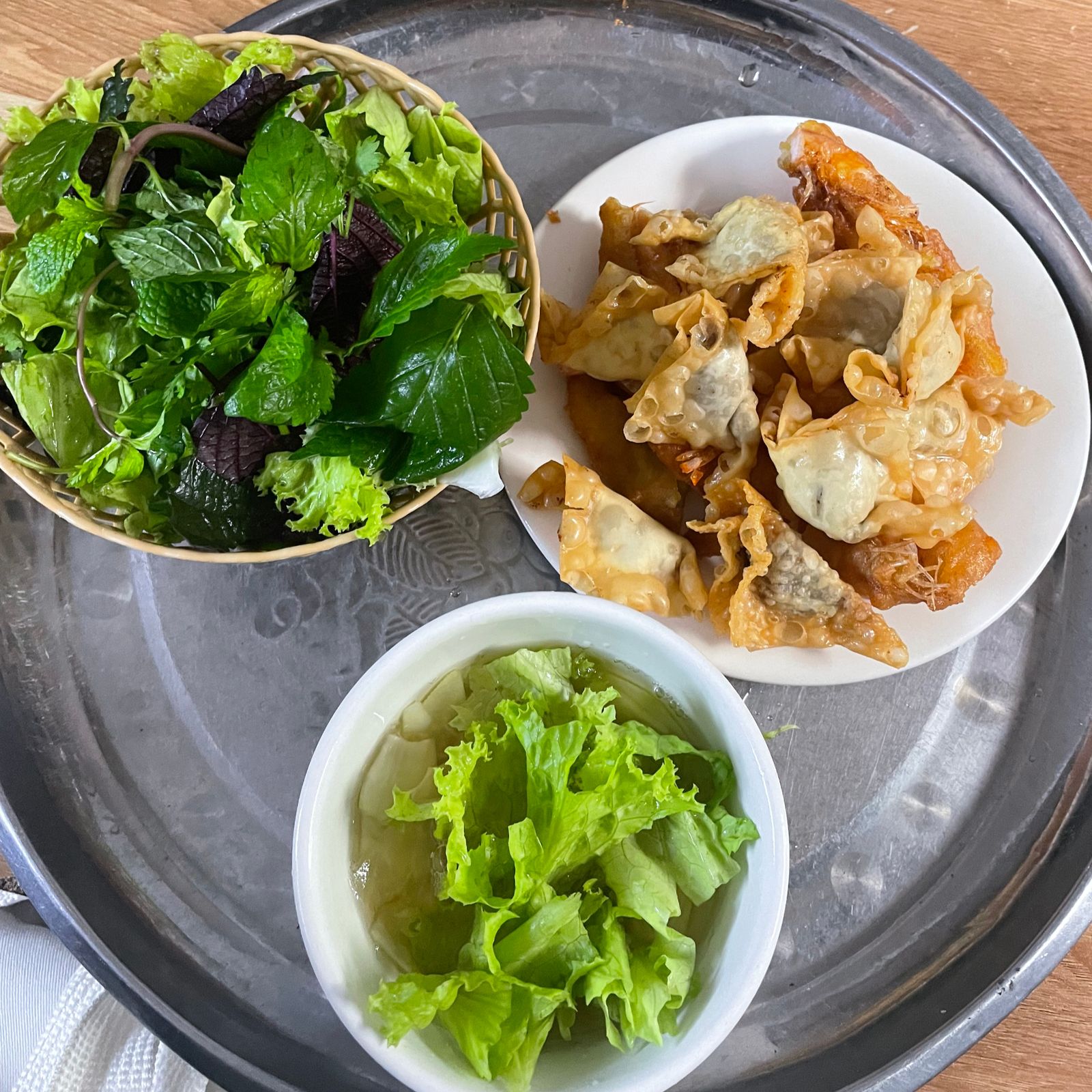 บั๋ญทอม Bánh Tôm และเกี๊ยวทอด