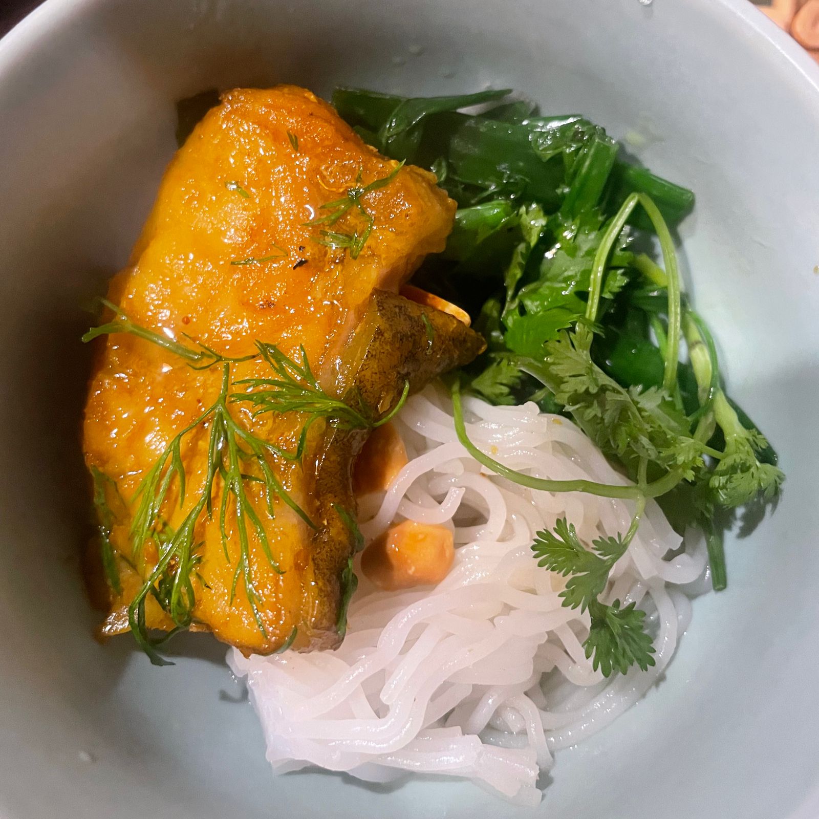 ฉ่าก๋า (Chả Cá) เสิร์ฟพร้อมเส้นขนมจีน