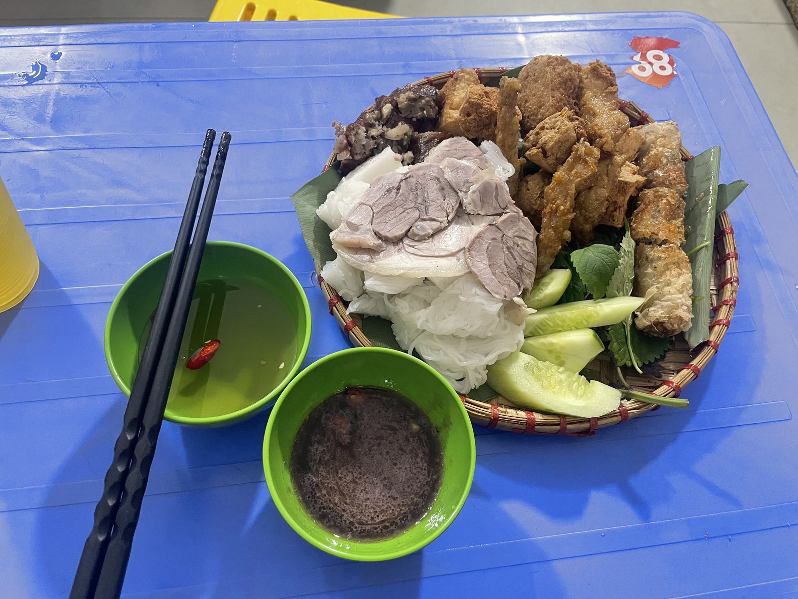 บุ๋นเต่า (Bún Đậu)